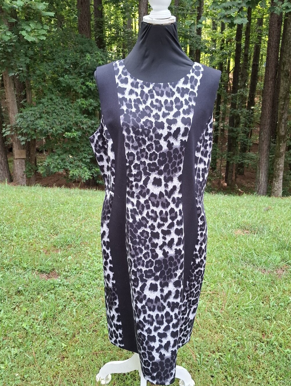 Tahari  Arthur Levine Leopard Print Sheath Dress Size 16